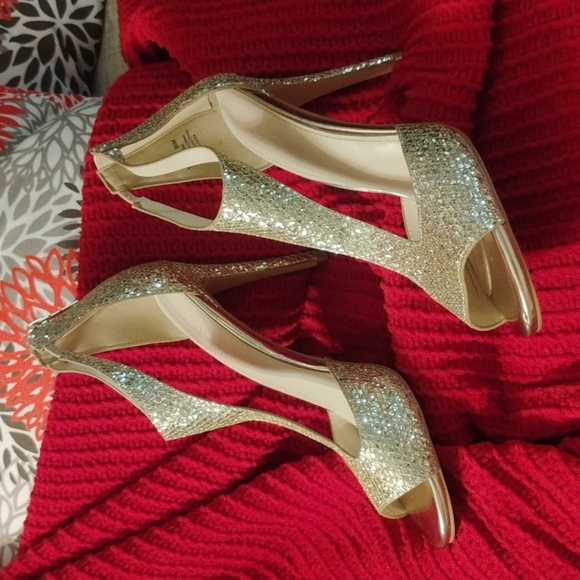 David’s Bridal Saylor T-strap Gold Heels - Picture 1 of 8